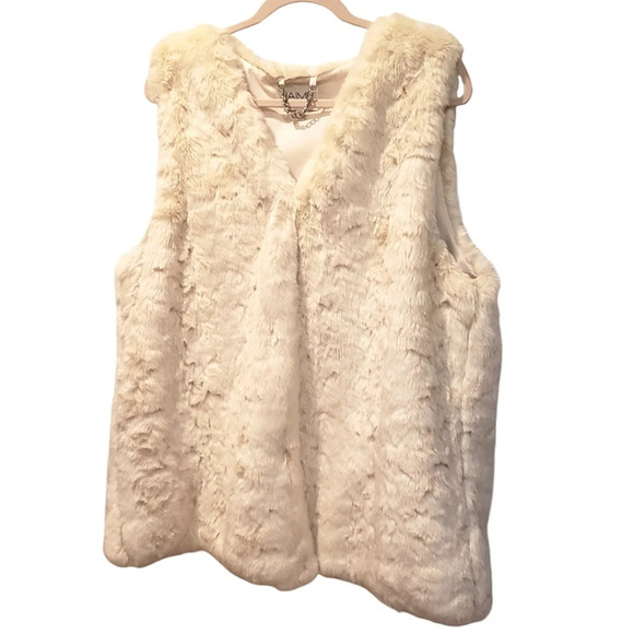 Jamie Vegan Fur Vest - Picture 2 of 9